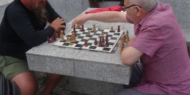 Chess players, near the port