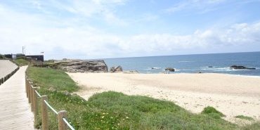La route, la plage