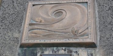 Une plaque pour commémorer un naufrage