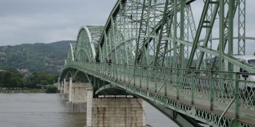 Le pont de Sturovo