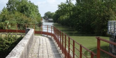 Passage, canal from Marans to La Rochelle