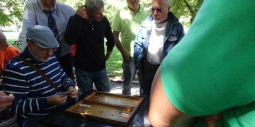 Backgammon (la table est un échiquier)