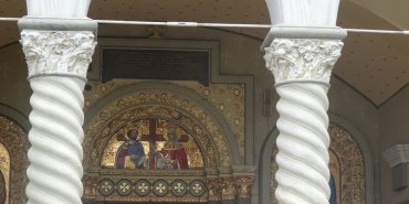 L'église est fermée, photo prise depuis la grille