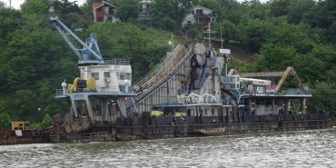 Un bateau de dragage du Danube