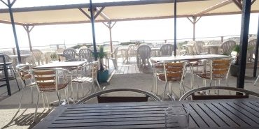 Petit-déjeuner face à la mer