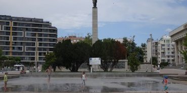 Une fontaine brumisateur pour le bonheur des enfants