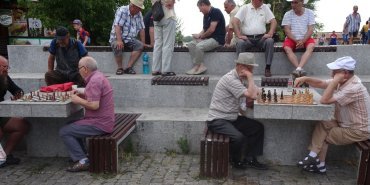 Joueurs d'échecs, à proximité du port