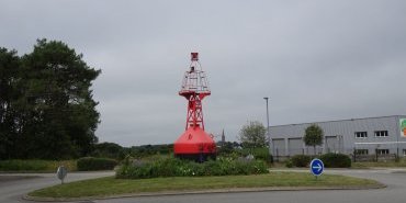 A beacon in a roundabout
