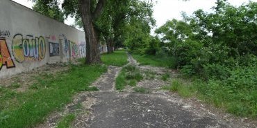 A still asphalted path