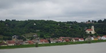 Sur l'autre rive du Danube un village Croate