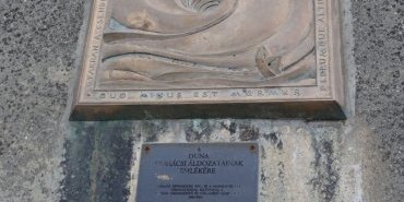 A plaque to commemorate a shipwreck