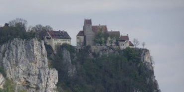 Un chateua ? Des maisons ? Perdus dans les airs