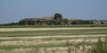 Non-floodable houses