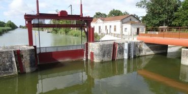Crossroads with the Canal du Curé
