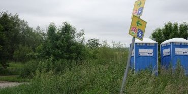 poésie : le long de l'Eurovélo des chiottes pour la police Hongroise