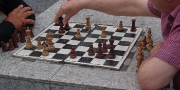 Joueurs d'échecs, à proximité du port