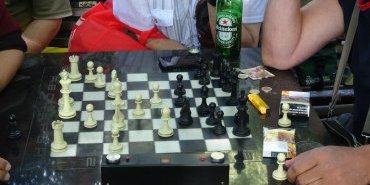 Chess Games, one Leva for the winner