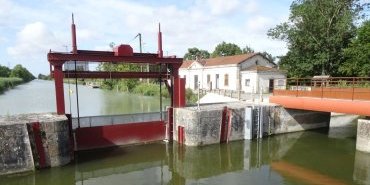 Carrefour avec le canal du Curé