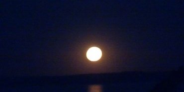 Hier soir la lune rousse