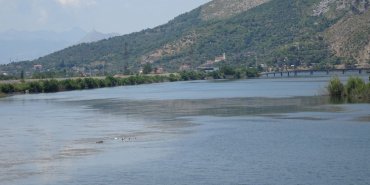 Marais et cours d'eau en arrivant à Shkoder