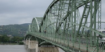 Le pont de Sturovo