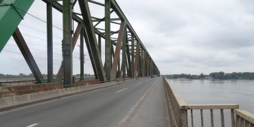 Départ de Belgrade, pas de trottoir avant ce pont très roulant