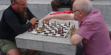 Joueurs d'échecs, à proximité du port