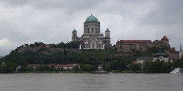 Une cathédrale sur un lieu disputé entre la Hongrie et la Slovaquie